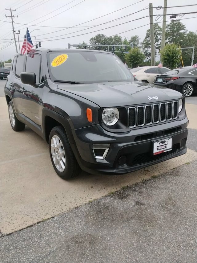 2023 Jeep Renegade Latitude 4x4 - 23031613 - 4