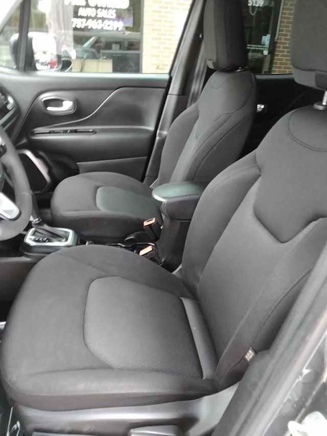 2023 Jeep Renegade Latitude 4x4 - 23031613 - 6