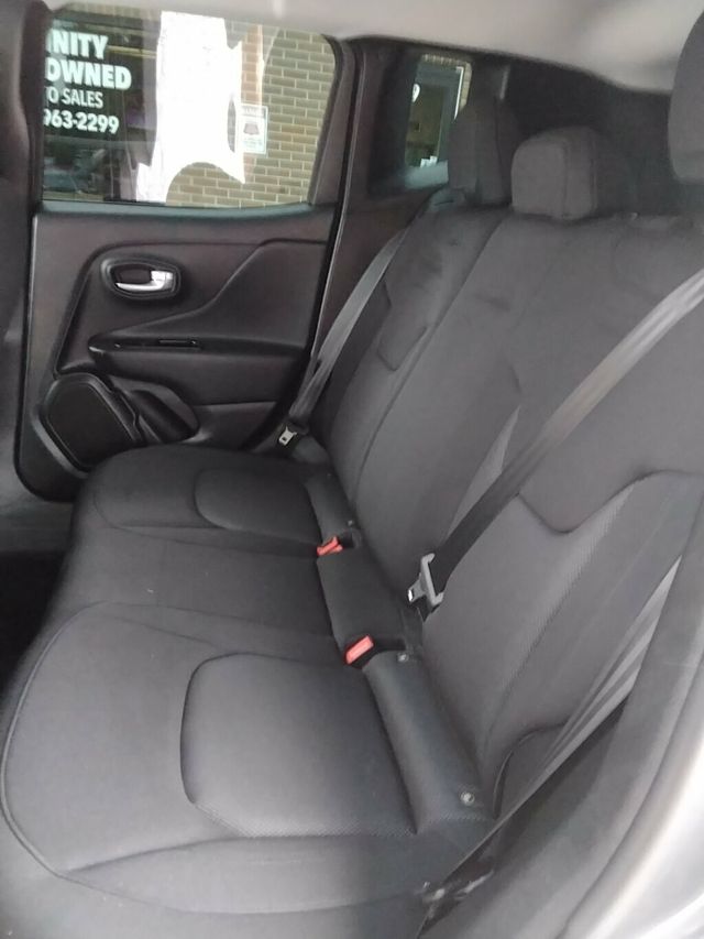2023 Jeep Renegade Latitude 4x4 - 23031613 - 7