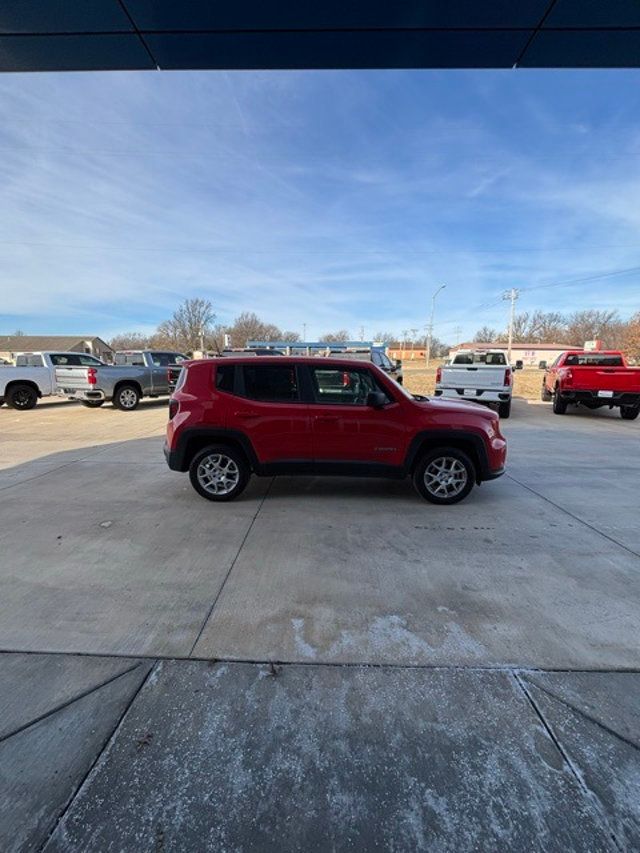 2023 Jeep Renegade Latitude 4x4 - 22981676 - 4