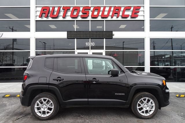 2023 Jeep Renegade Latitude 4x4 - 22770390 - 0