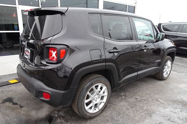 2023 Jeep Renegade Latitude 4x4 - 22770390 - 7