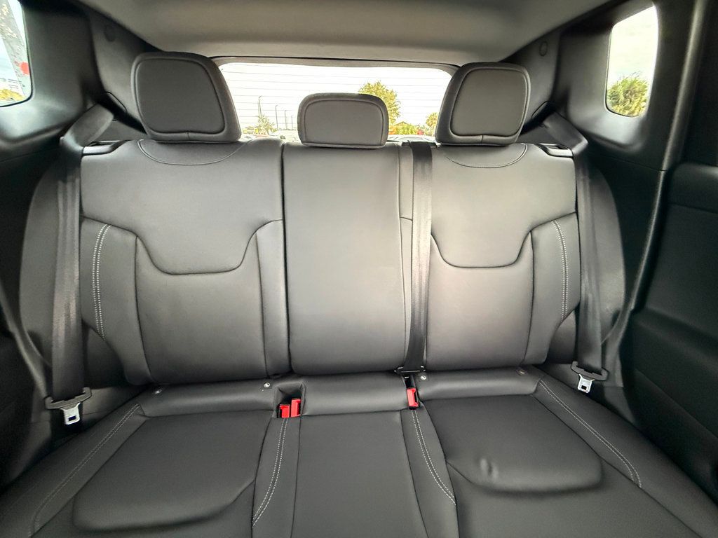 2023 Jeep Renegade Limited 4x4 - 22970907 - 17