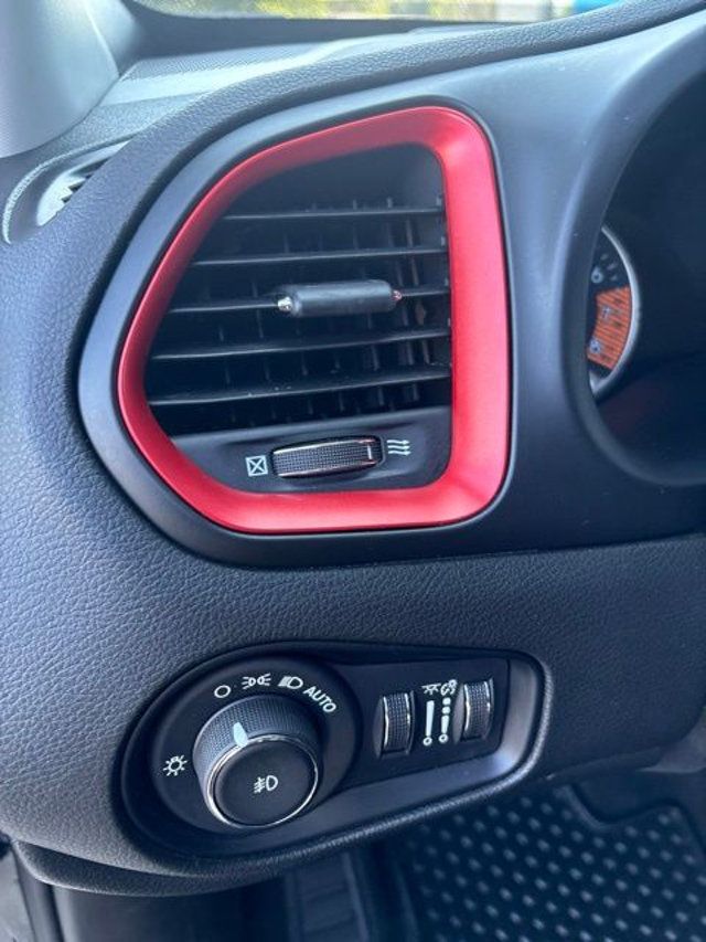 2023 Jeep Renegade Trailhawk 4x4 - 23043389 - 9