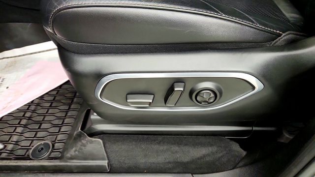 2023 Jeep Wagoneer 4x4 w/ Convenience Group & 5.7L V8 eTorque - 23032253 - 10
