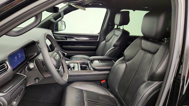 2023 Jeep Wagoneer 4x4 w/ Convenience Group & 5.7L V8 eTorque - 23032253 - 18