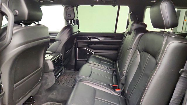 2023 Jeep Wagoneer 4x4 w/ Convenience Group & 5.7L V8 eTorque - 23032253 - 19