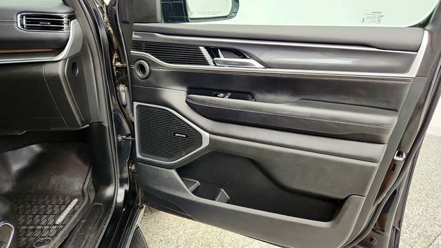 2023 Jeep Wagoneer 4x4 w/ Convenience Group & 5.7L V8 eTorque - 23032253 - 24