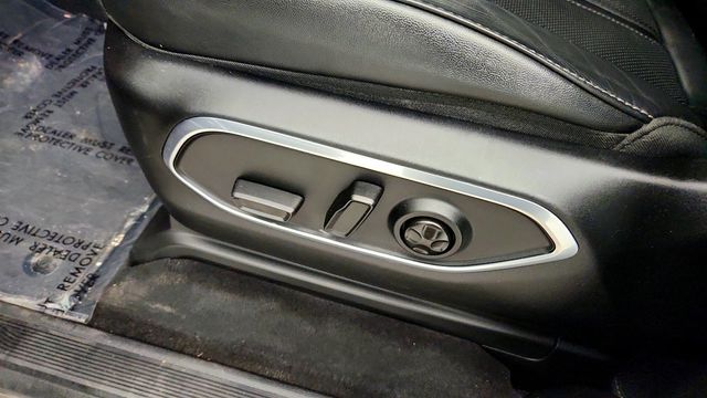 2023 Jeep Wagoneer 4x4 w/ Front Passenger Interactive Display - 23055675 - 10