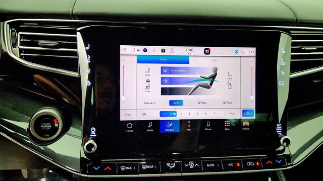 2023 Jeep Wagoneer 4x4 w/ Front Passenger Interactive Display - 23055675 - 17