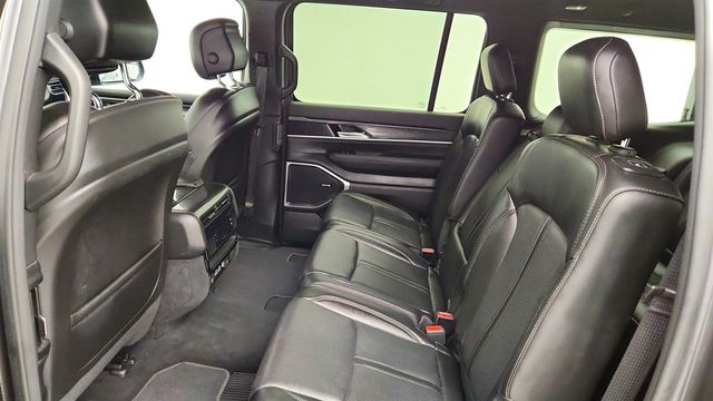 2023 Jeep Wagoneer 4x4 w/ Front Passenger Interactive Display - 23055675 - 20