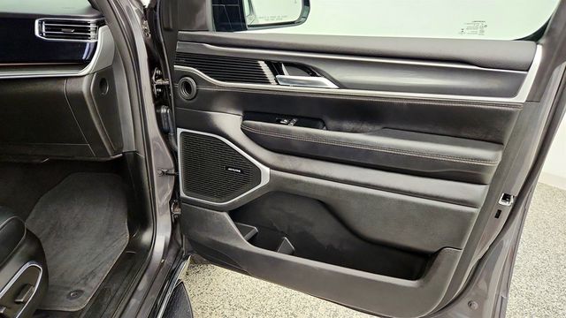 2023 Jeep Wagoneer 4x4 w/ Front Passenger Interactive Display - 23055675 - 26
