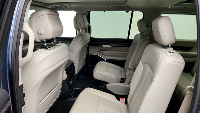2023 Jeep Wagoneer Series II 4x4 w/ Convenience & Premium Groups - 23028045 - 21