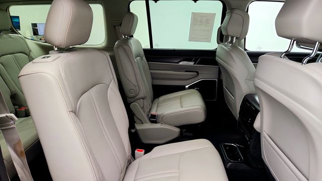 2023 Jeep Wagoneer Series II 4x4 w/ Convenience & Premium Groups - 23028045 - 24