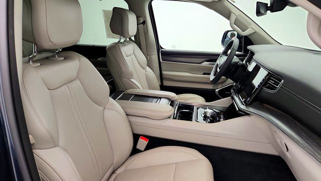 2023 Jeep Wagoneer Series II 4x4 w/ Convenience & Premium Groups - 23028045 - 25
