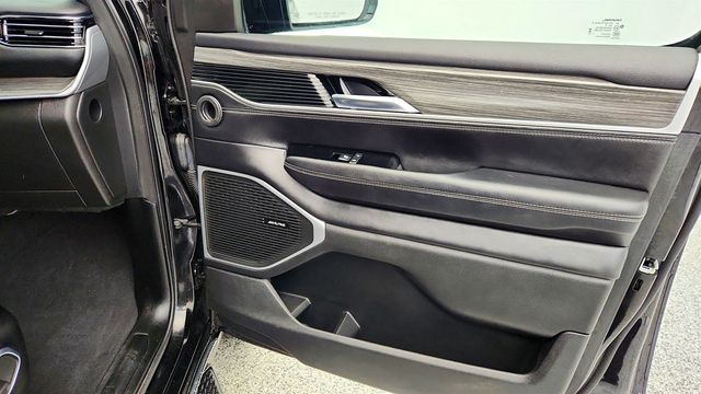 2023 Jeep Wagoneer Series II 4x4 with Premium Group & Seating for Seven - 22971711 - 25