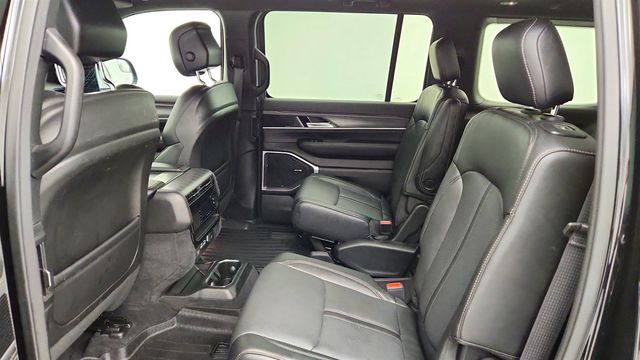 2023 Jeep Wagoneer Series II 4x4 w/ Premium Group & 7-Person Seating - 23079241 - 20