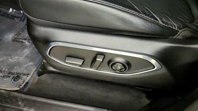 2023 Jeep Wagoneer Series II Carbide 4x4 w/ Tri-Pane Roof & Captain's Chairs - 23100353 - 11
