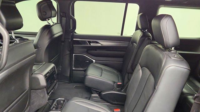 2023 Jeep Wagoneer Series II Carbide 4x4 w/ Tri-Pane Roof & Captain's Chairs - 23100353 - 19
