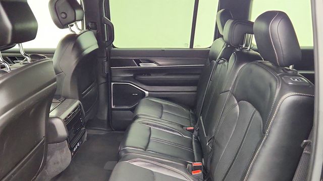 2023 Jeep Wagoneer Series III 4x4 w/ Convenience Group & Quadra-Lift Suspension - 23043027 - 19