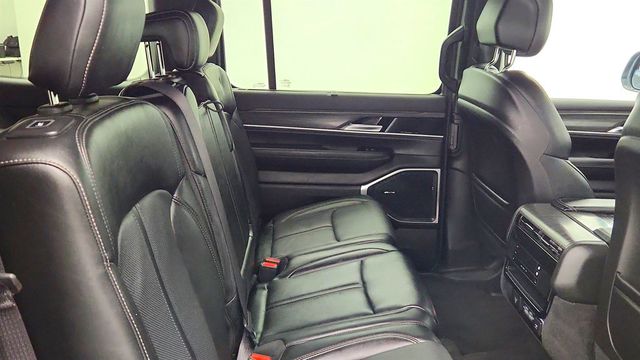 2023 Jeep Wagoneer Series III 4x4 w/ Convenience Group & Quadra-Lift Suspension - 23043027 - 22