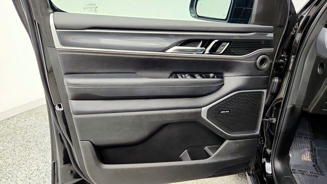 2023 Jeep Wagoneer L 4x4 w/ Rear-Seat Entertainment - 23097946 - 9