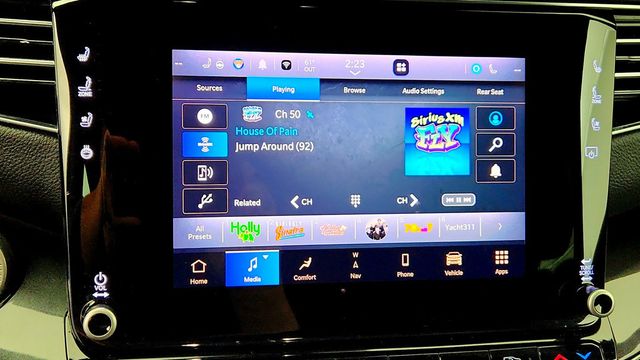 2023 Jeep Wagoneer L 4x4 w/ Rear-Seat Entertainment - 23097946 - 15