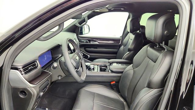 2023 Jeep Wagoneer L 4x4 w/ Rear-Seat Entertainment - 23097946 - 18