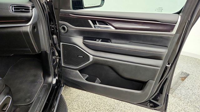 2023 Jeep Wagoneer L 4x4 w/ Rear-Seat Entertainment - 23097946 - 27