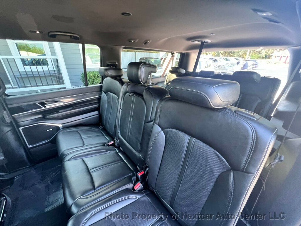 2023 Jeep Wagoneer L Series II photo 13