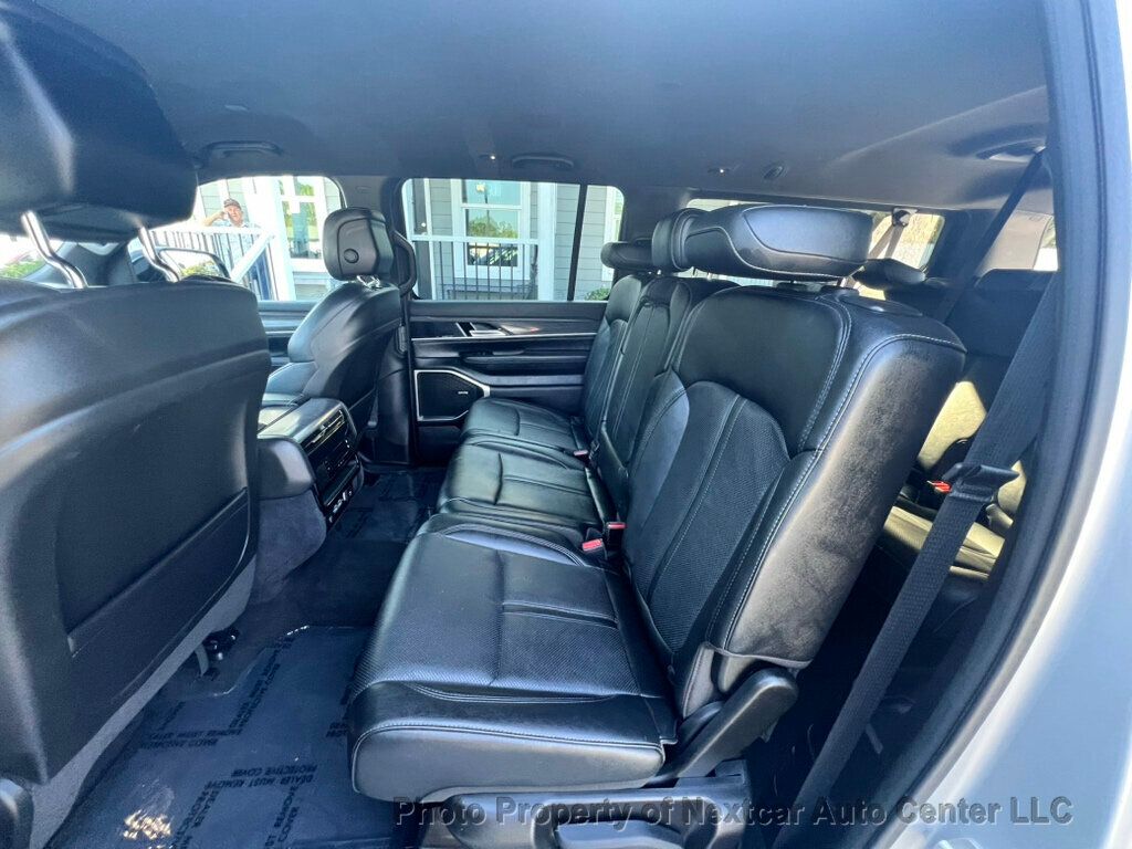 2023 Jeep Wagoneer L Series II photo 14
