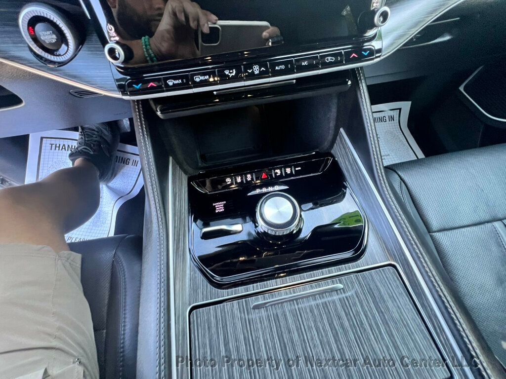 2023 Jeep Wagoneer L Series II photo 16