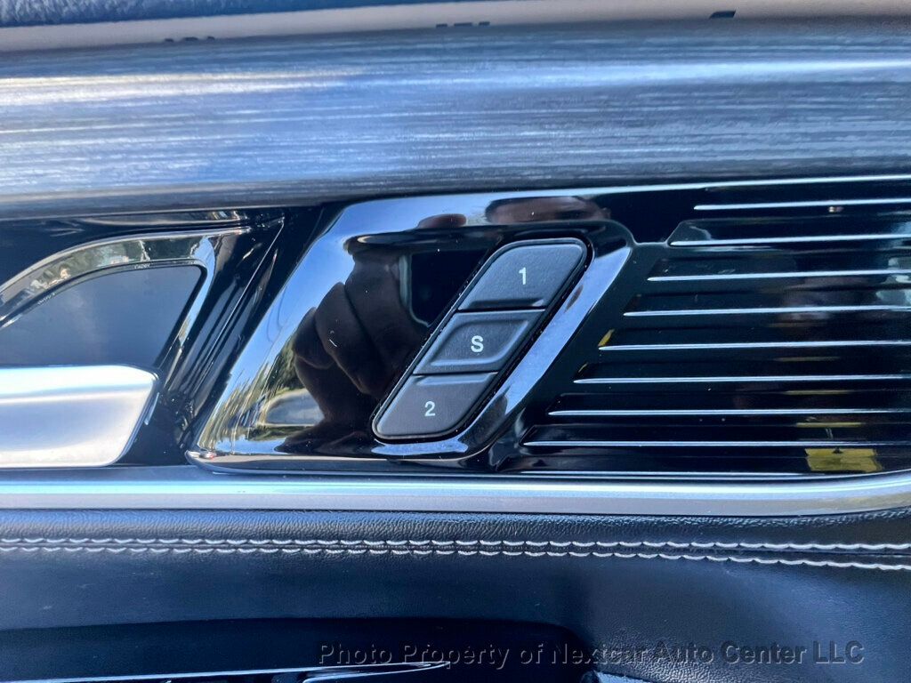 2023 Jeep Wagoneer L Series II photo 23