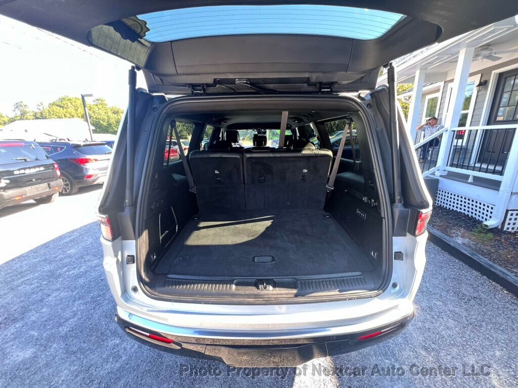 2023 Jeep Wagoneer L Series II photo 9
