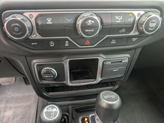 2023 Jeep Wrangler ONE OWNER w SUNRIDER SOFT TOP - 22835062 - 25