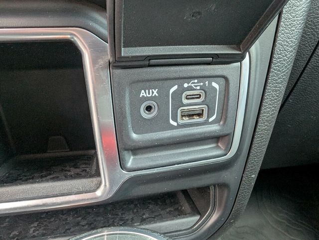 2023 Jeep Wrangler ONE OWNER w SUNRIDER SOFT TOP - 22835062 - 27