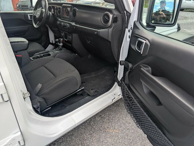 2023 Jeep Wrangler ONE OWNER w SUNRIDER SOFT TOP - 22835062 - 32