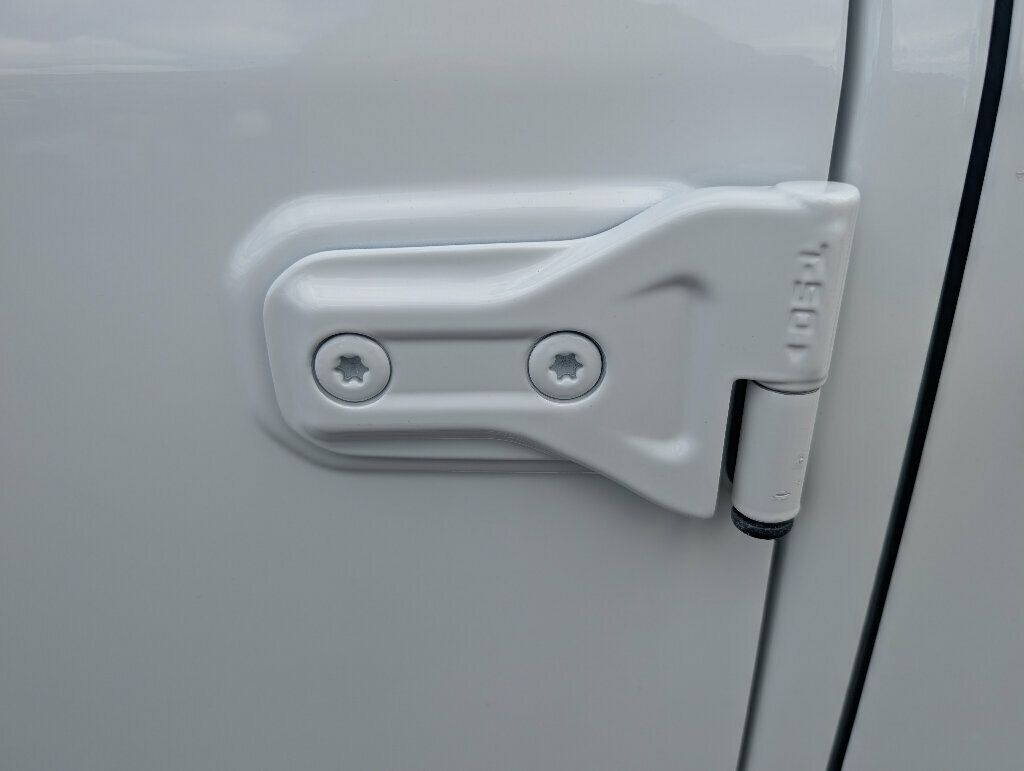 2023 Jeep Wrangler ONE OWNER w SUNRIDER SOFT TOP - 22835062 - 34