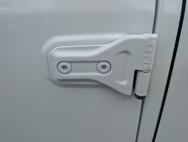 2023 Jeep Wrangler ONE OWNER w SUNRIDER SOFT TOP - 22835062 - 34