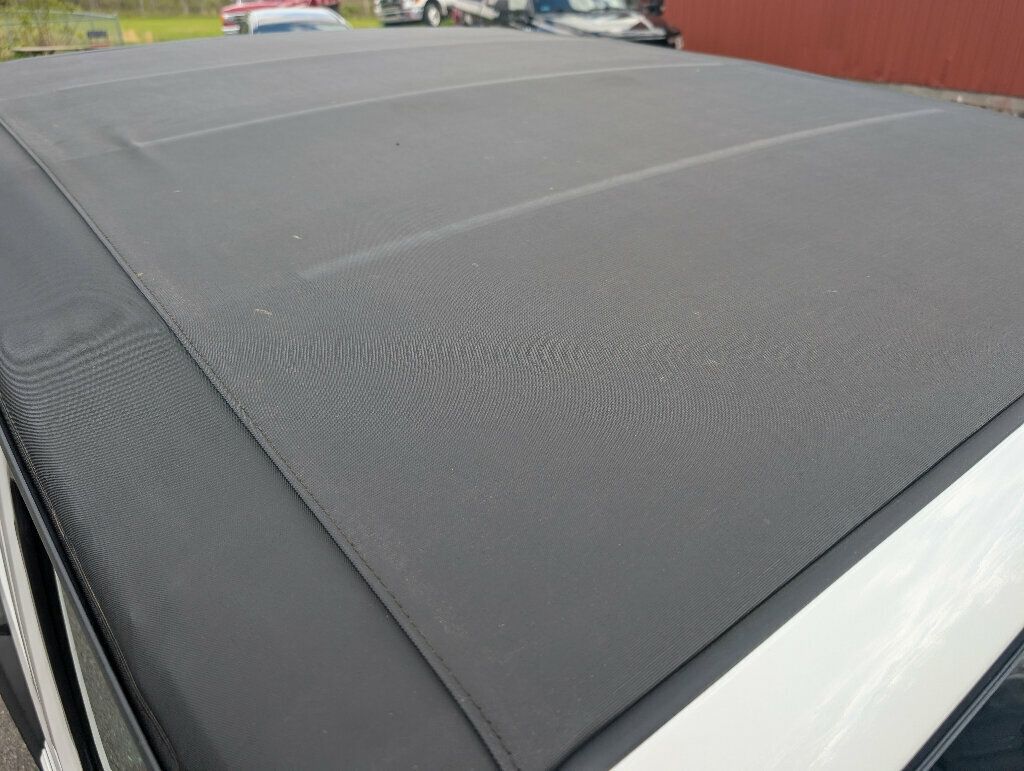 2023 Jeep Wrangler ONE OWNER w SUNRIDER SOFT TOP - 22835062 - 35