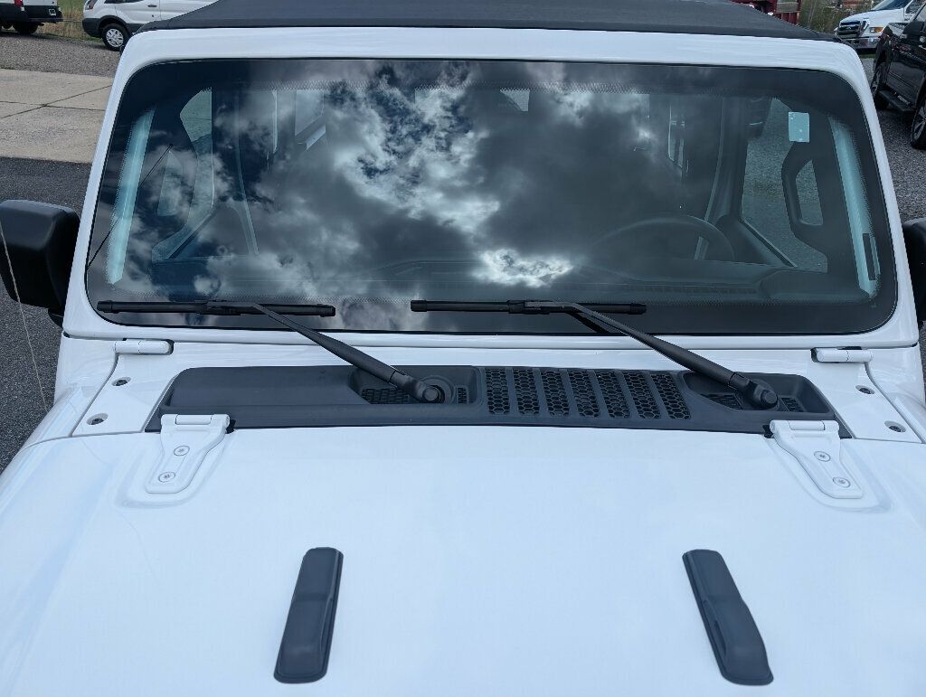 2023 Jeep Wrangler ONE OWNER w SUNRIDER SOFT TOP - 22835062 - 36
