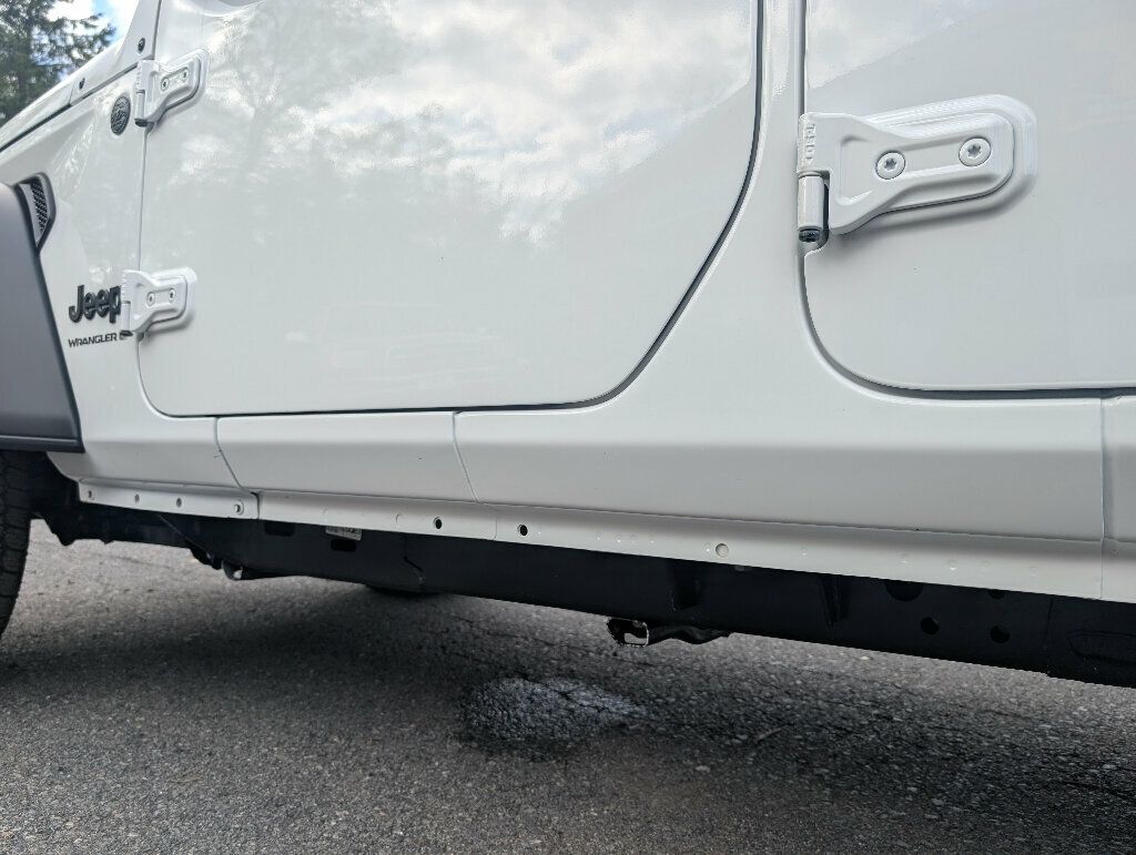 2023 Jeep Wrangler ONE OWNER w SUNRIDER SOFT TOP - 22835062 - 43