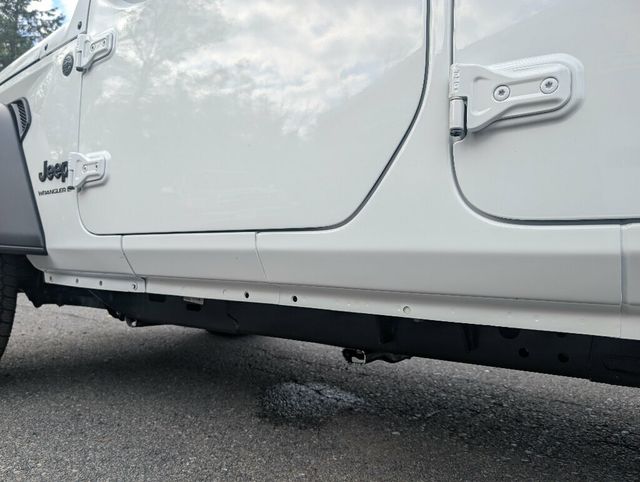 2023 Jeep Wrangler ONE OWNER w SUNRIDER SOFT TOP - 22835062 - 43