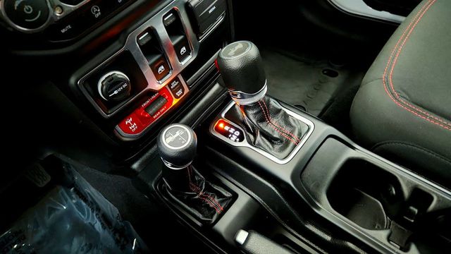 2023 Jeep Wrangler Rubicon 2-Door w/ Cold Weather, LED & Rock-Trac Full-Time 4WD - 23095728 - 15