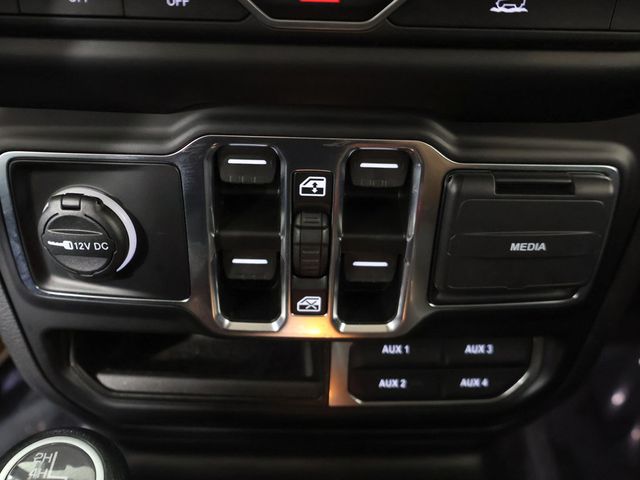 2023 Jeep Wrangler Sahara - 23083481 - 44