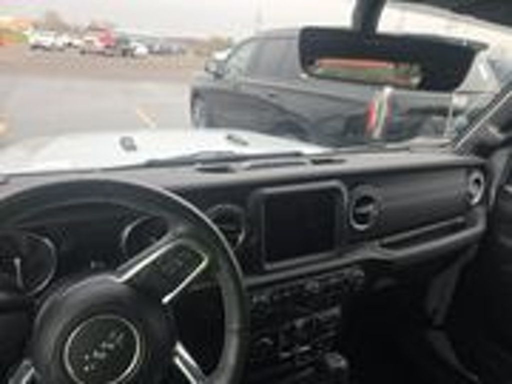 2023 Jeep Wrangler Sahara 4xe photo 3