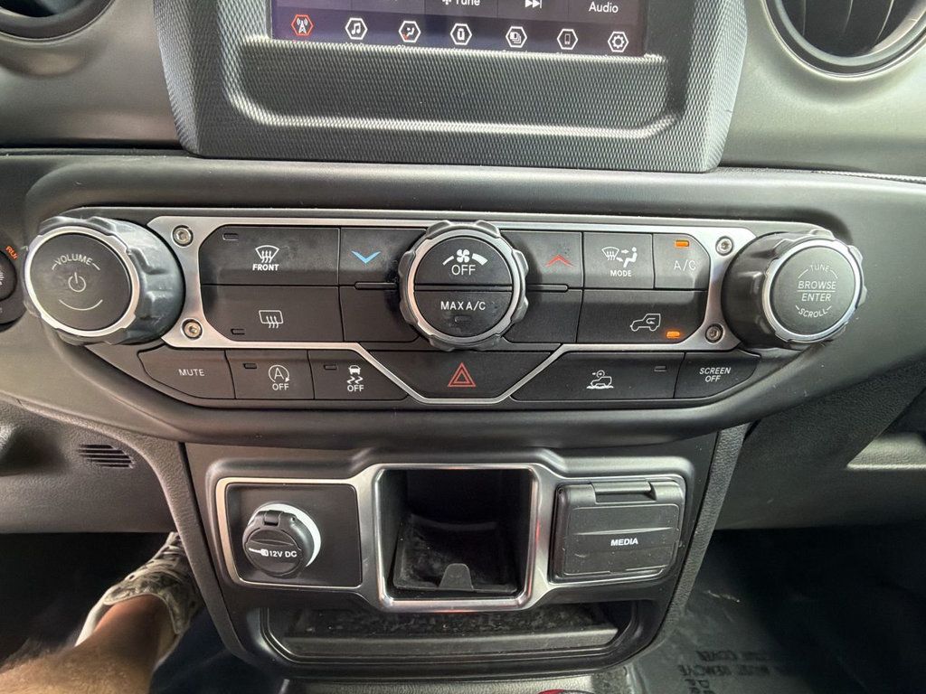 Jeep Wrangler SPORT photo 19