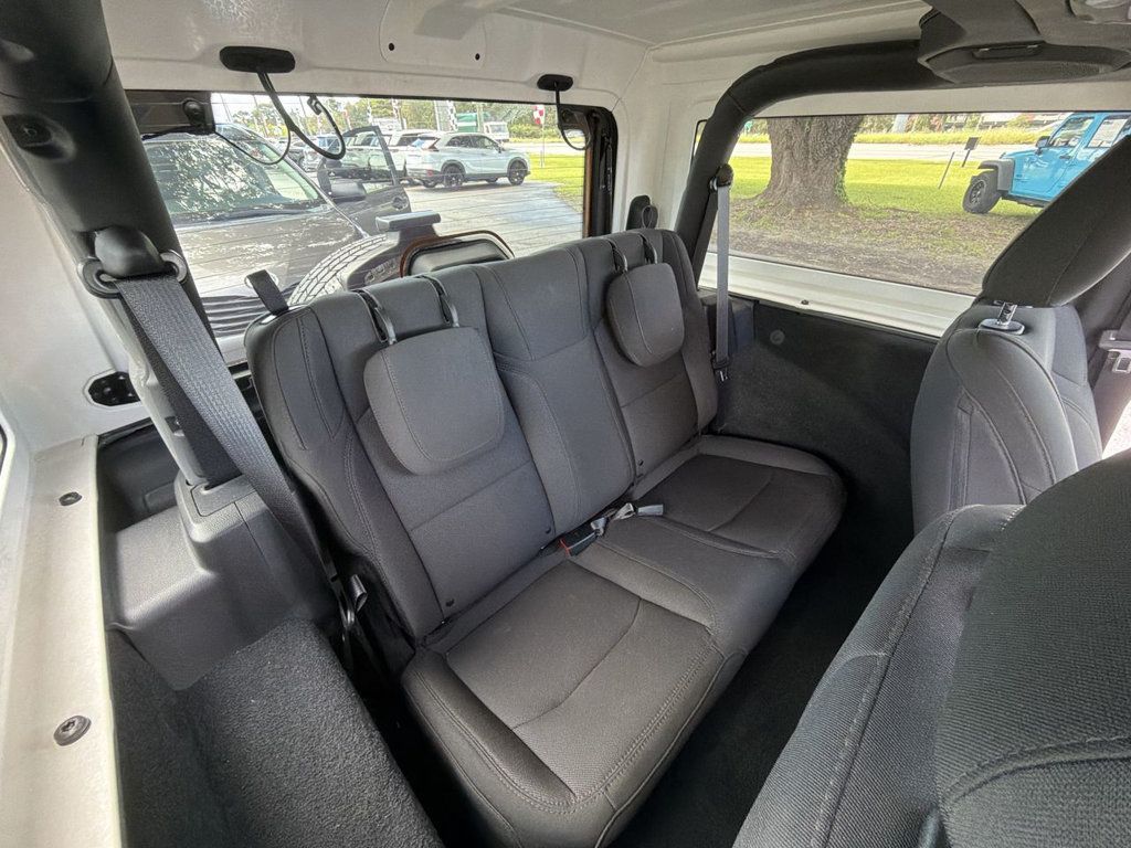 Jeep Wrangler SPORT photo 21