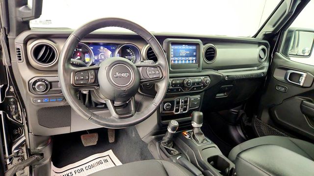 2023 Jeep Wrangler 4xe 4x4 w/ Cold Weather Group, Convenience & Black 3-Piece Hardtop - 23098961 - 11