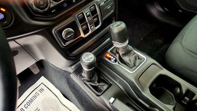 2023 Jeep Wrangler 4xe 4x4 w/ Cold Weather Group, Convenience & Black 3-Piece Hardtop - 23098961 - 15